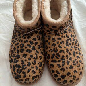 UGG Classic Ultra Mini Leopard Print Size 7
